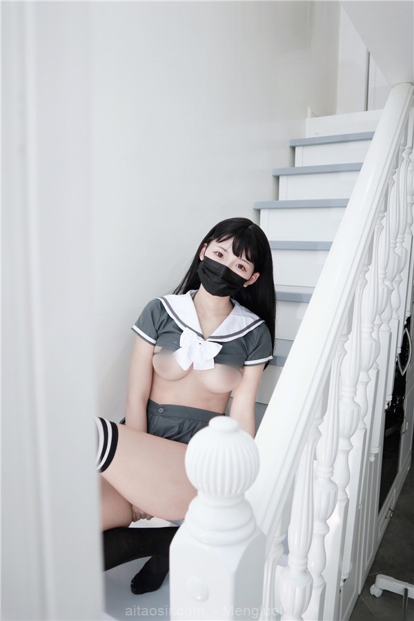 推特@极品网红女神@白袜袜格罗丫楼梯上的小姐姐（48P/1V/633MB） COSPLAY-第5张