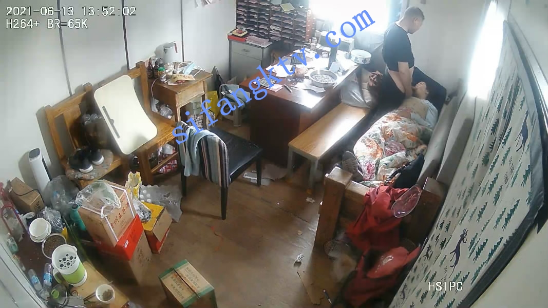 【超清摄像头】6月13办公室与小姨子偷情与中医馆两部【2.5G】