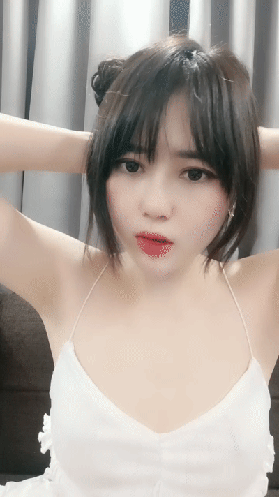 蜜桃臀卡哇伊白皙皮肤萌妹纸 自慰喷尿诱惑翘起屁股半脱下内裤揉穴 两根手指插入扣弄 呻吟娇喘[1V/701M][百度云]