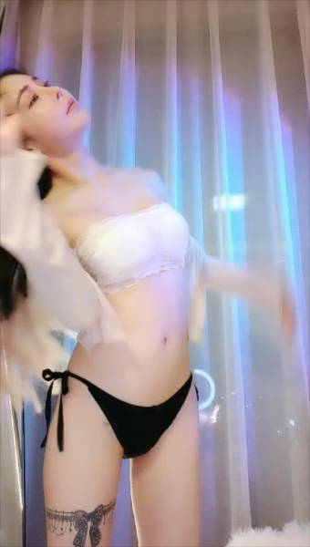 火辣女郎【空乘馨馨】你老说人家这个小[1V 1.28G][百度盘]