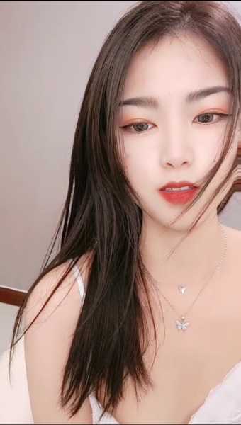 高颜值主播杨诗涵全裸道具磨蹭自慰近距离特写逼逼流水第一次出这么多白浆【1V 1.46G 百度盘】