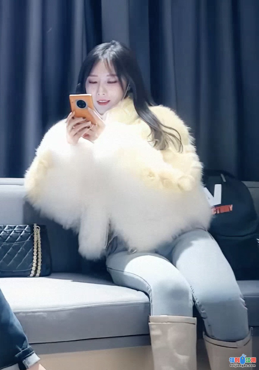 【高清】高颜值长沙白靴小姐姐一字马两炮连射【1.76G】