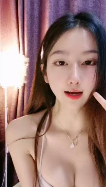 奈雪没睡醒 ，高颜值美少女：我的胸挺啊[1V 885M][百度盘]