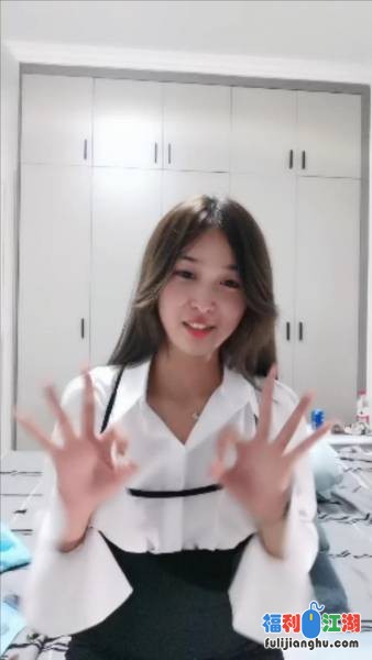 颜值身材一流美少女，闺蜜妹再一人独秀[1V 1.03G][百度盘]