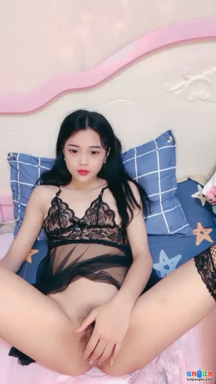 长相甜美萝莉萌妹情趣吊带网袜诱惑小奶子掰穴自摸逼逼，翘起屁股露出肥逼1V 1.74G【百度网盘】