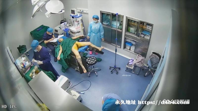 超清医院摄像头极品大奶纹身网红脸美女整形流出（1V/1.16G）