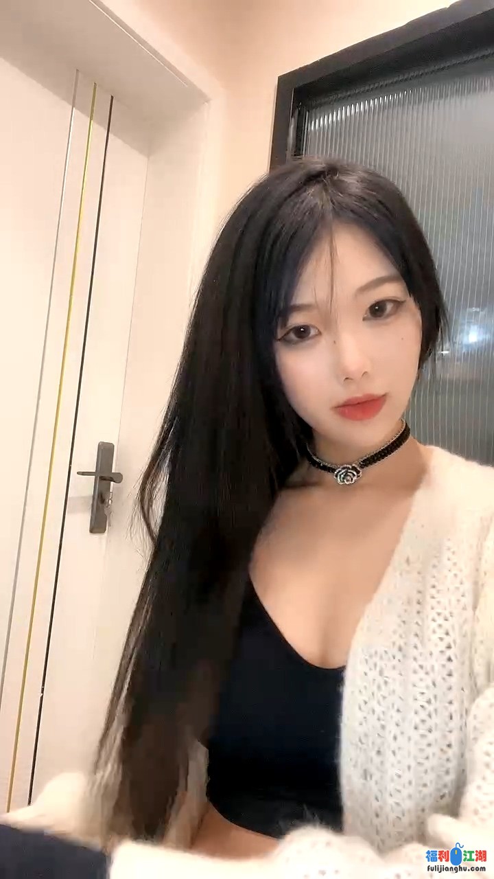 女神尤物火辣激情艳舞，抖奶电臀揉奶玩逼特写展示【1.1G】