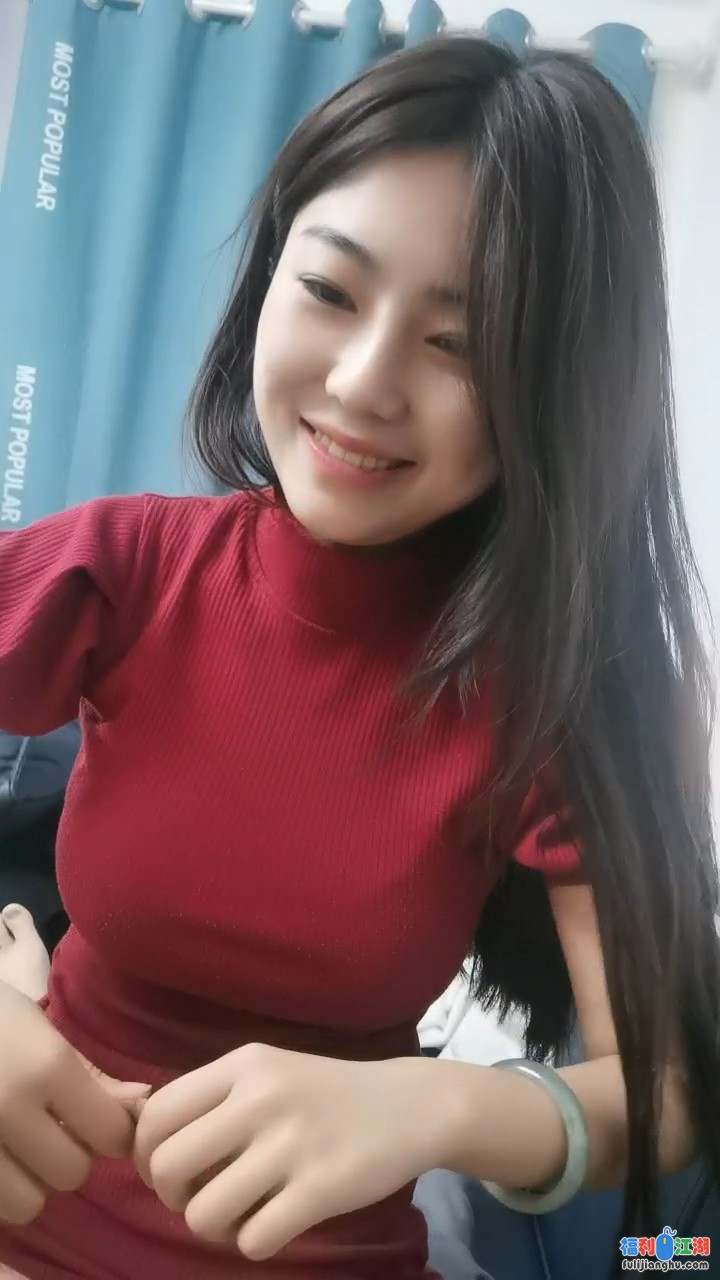 大学生要下海看好姐妹在旁边被大哥爆草，让大哥隔着内裤抠逼口交【0.7G】