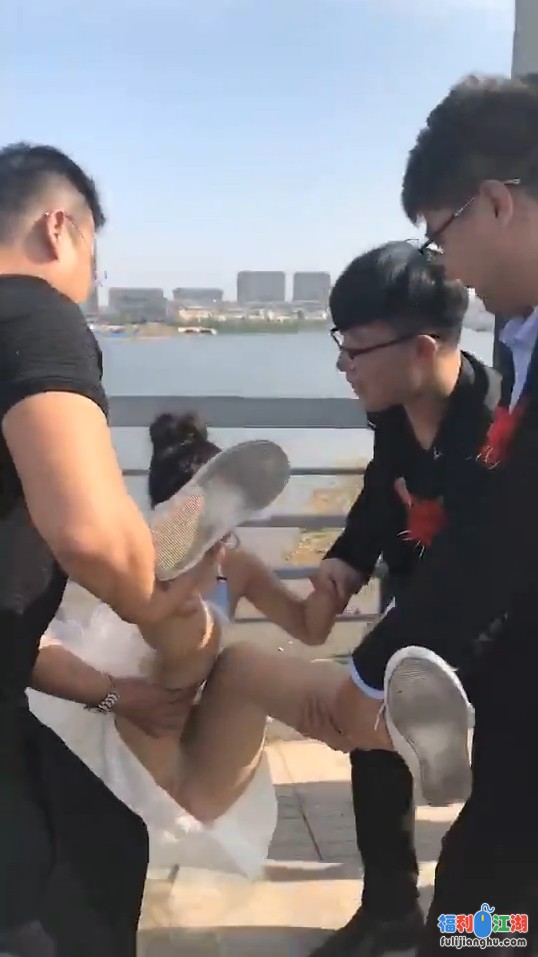 自收集走光系列小视频合集【66V/3.8G】【百度盘】