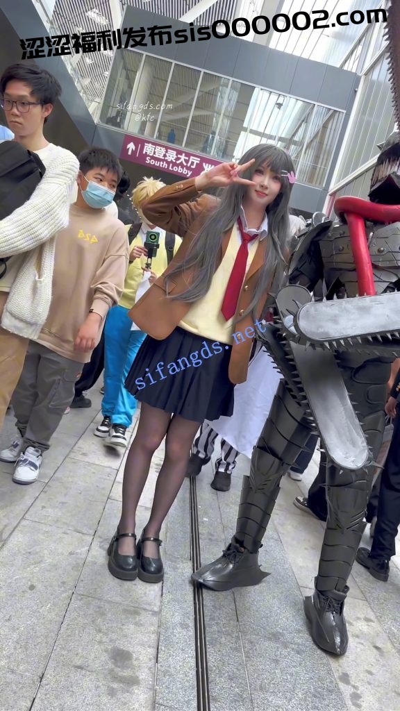 【KFC】超可爱萝莉麻衣学姐·黑丝白透内·男友拍脸我拍裙底【1V】【0.98G】