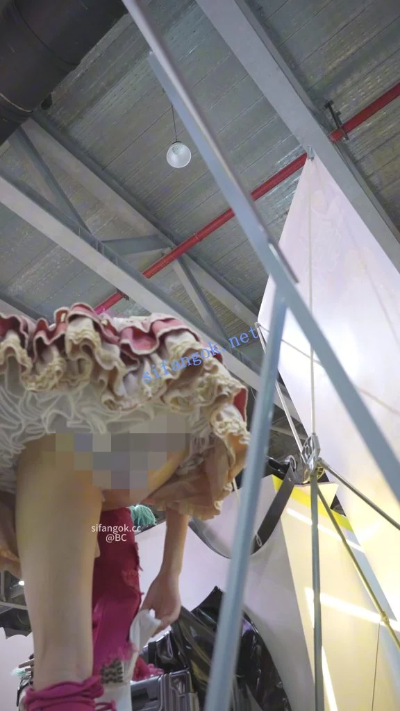 (BC-SSS-117)模特cos美女展台现场穿安全裤..镜头记录全过程